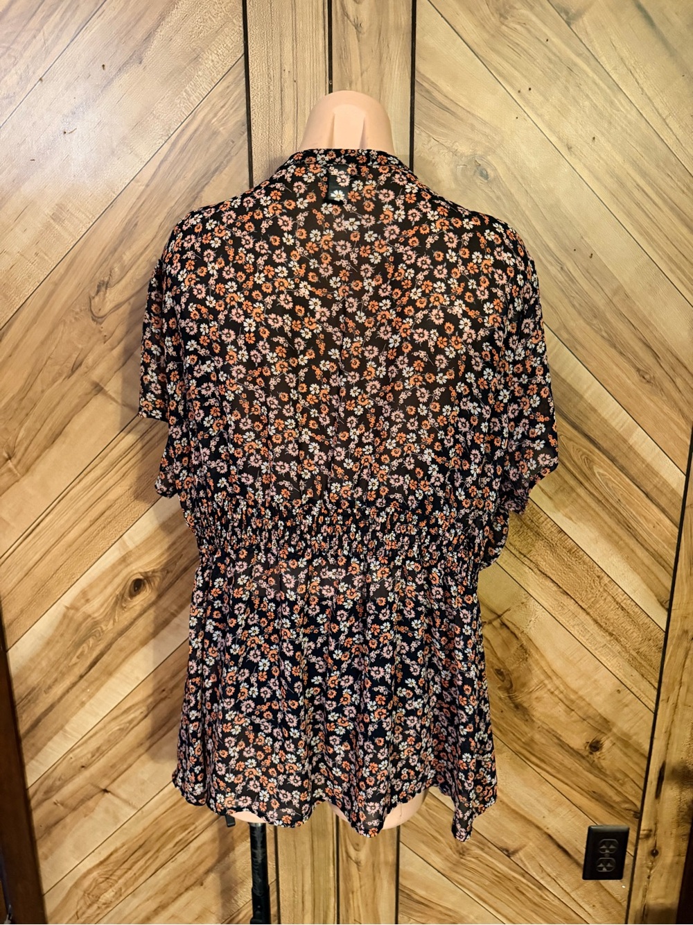 Torrid Women’s 3X Floral Smocked Waist Ruffle Front Short Sleeve Blouse Top - Picture 6 of 9